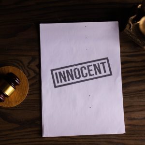 Teribila invenție umană numită „judecată”